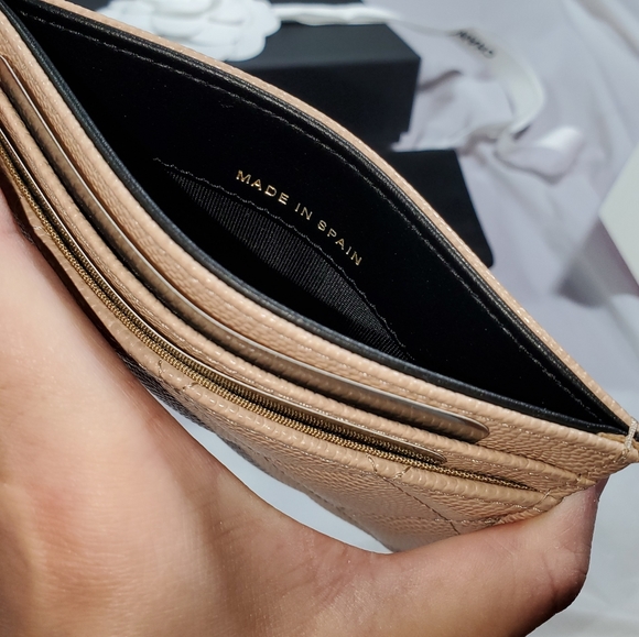 authentic Chanel filigree caviar card holder - Picture 11 of 16